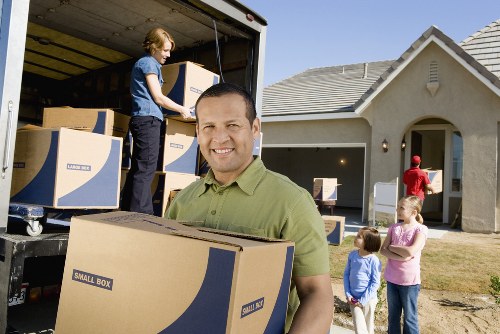 Final complaint closure record for a movers service